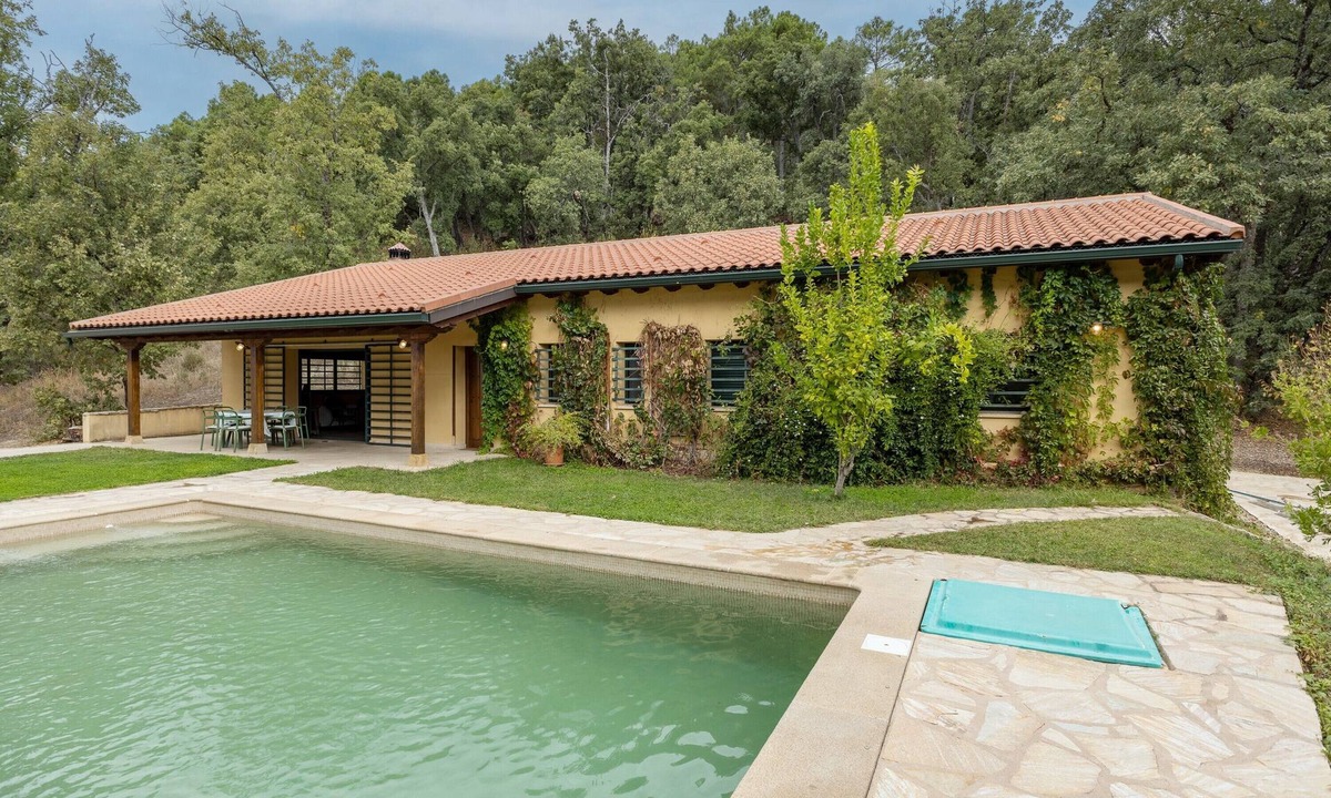 Piedralaves House | Country House 'La Morada De Piedralaves' with Mountain View, Private Pool and Wi-Fi