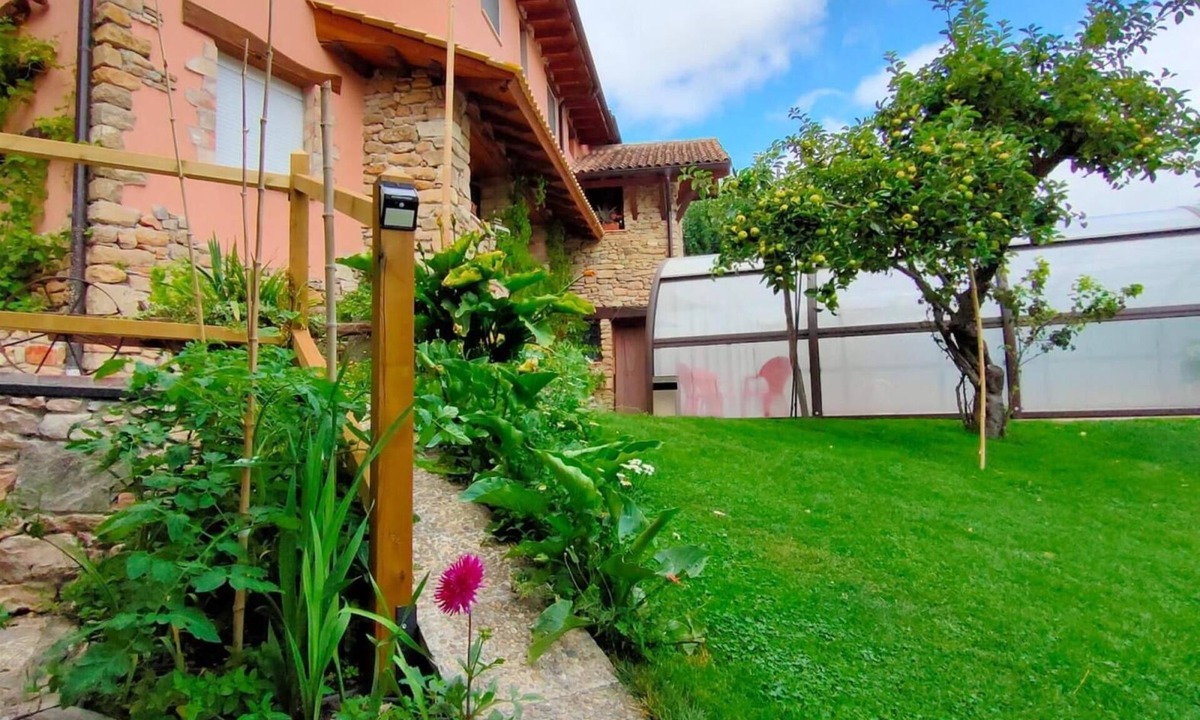 Galbarra House | Country House 'Landa' with Mountain View, Shared Pool and Wi-Fi