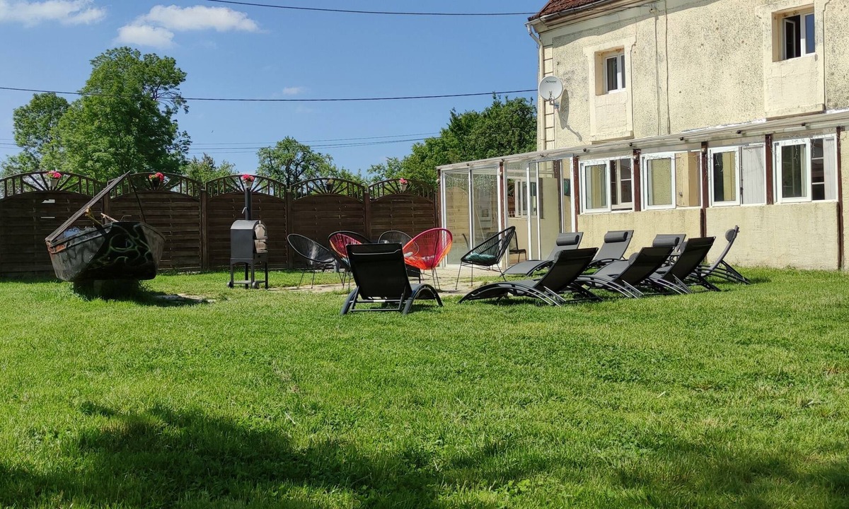 Verdelot House | Country house less than 1 hour from Paris and Reims, accommodates up to 30 people