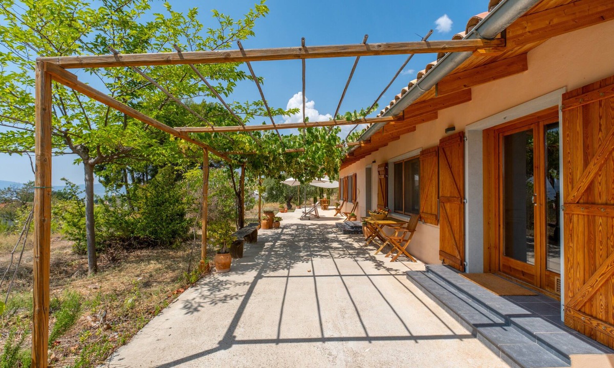 Ibi House | Country House 'Lluna' with Mountain View, Shared Pool and Wi-Fi