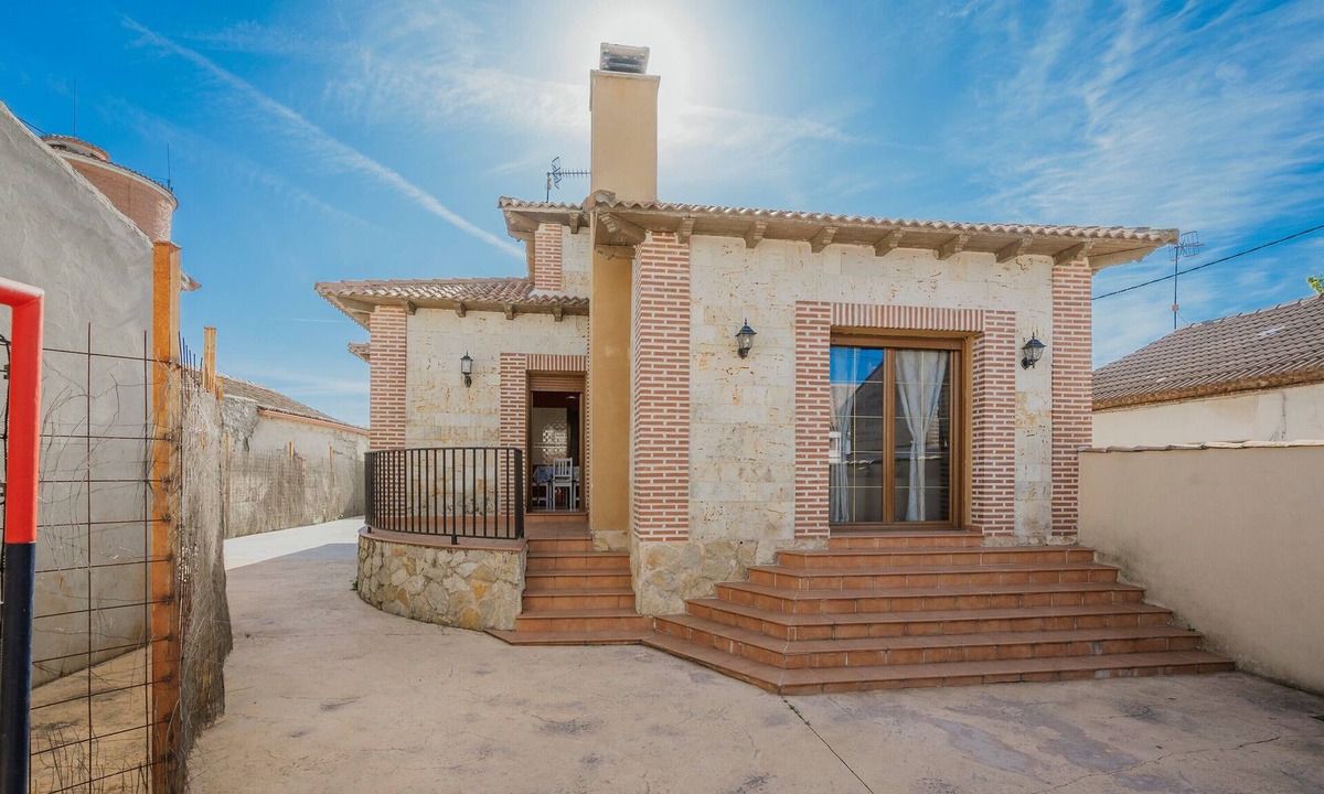 Coca House | Country House 'Los Alisos' with Private Pool, Private Terrace and Wi-Fi