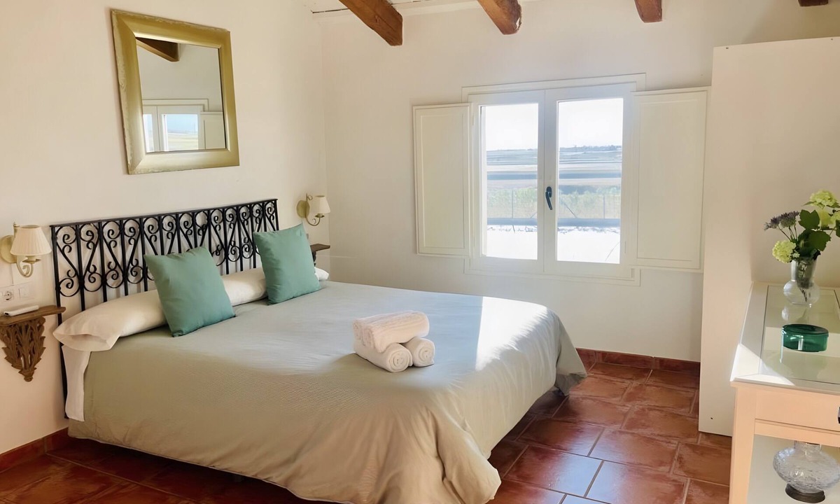 Deltebre House | Country House 'Masia Llambrich Bomba' with Shared Pool, Wi-Fi and Air Conditioning