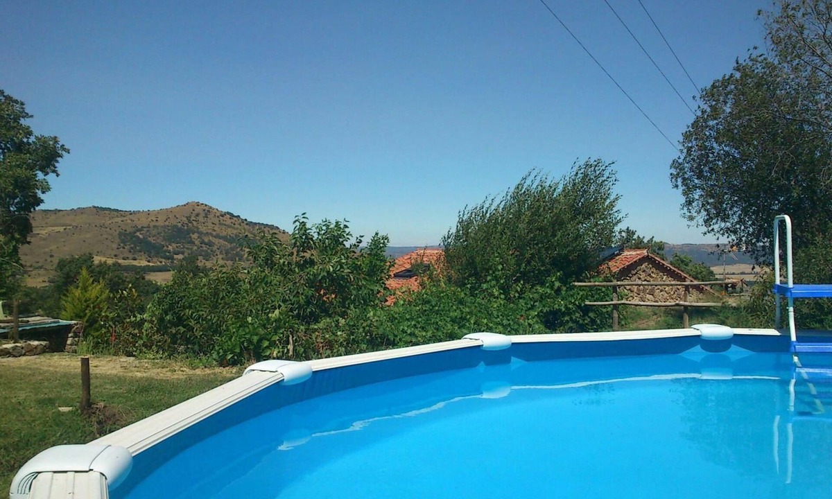 Navalmahillo House | Country House 'Molino De Las Pontezuelas' with Mountain View, Private Pool and Private Garden