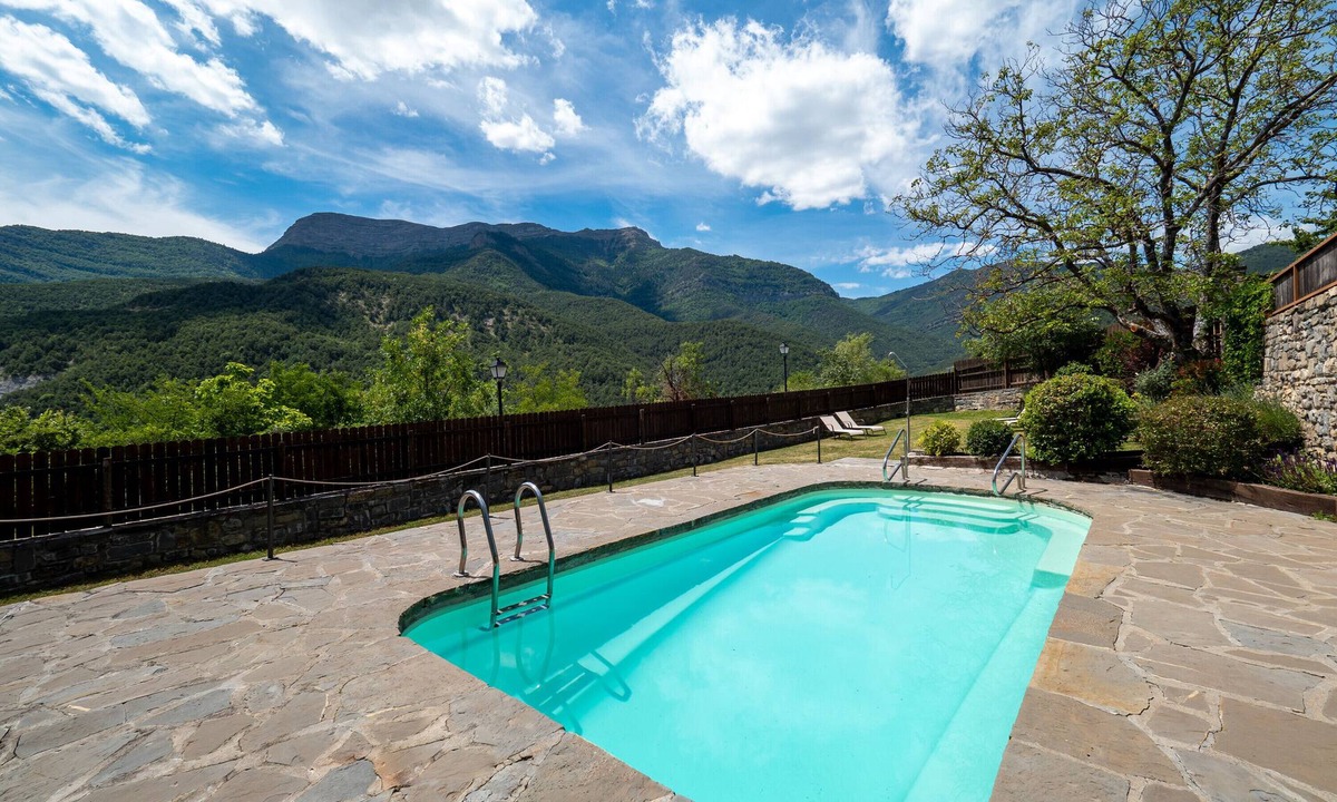 Lardies House | Country House 'Nogal' with Mountain View, Shared Pool and Wi-Fi
