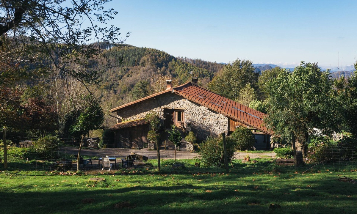 Guipuzcoa Province House | Country House 'Pagorriaga' with Mountain View, Shared Terrace and Wi-Fi