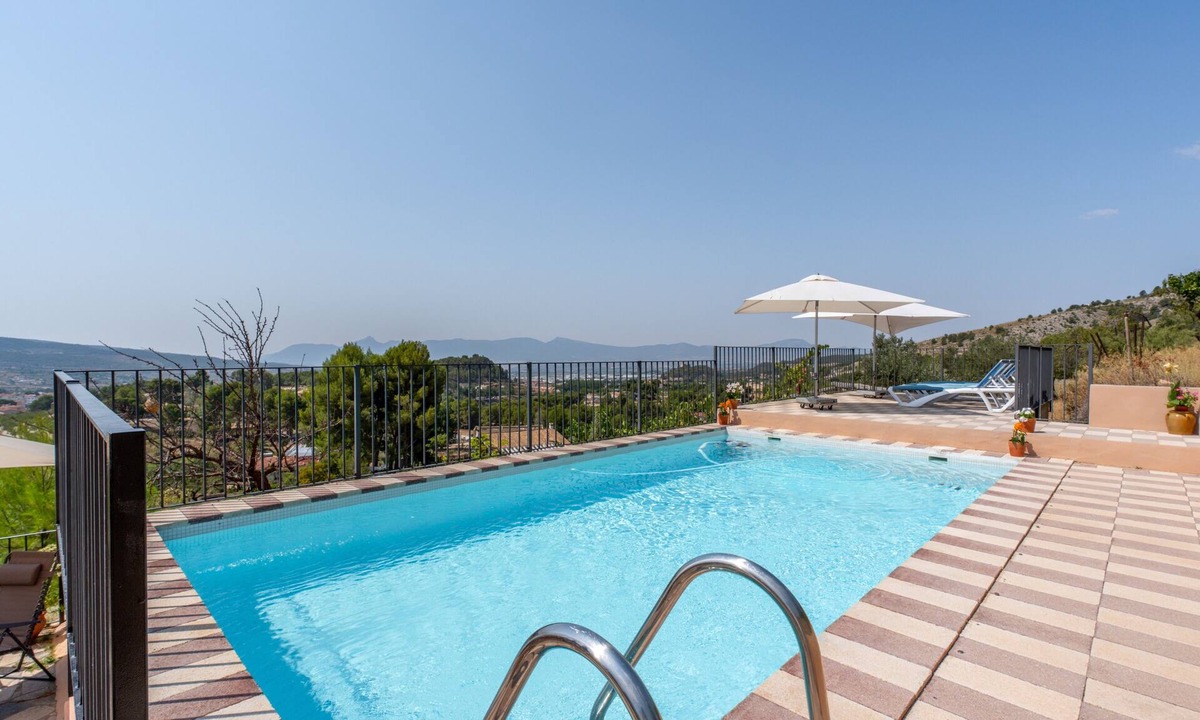 Ibi House | Country House 'Sol' with Mountain View, Shared Pool and Wi-Fi