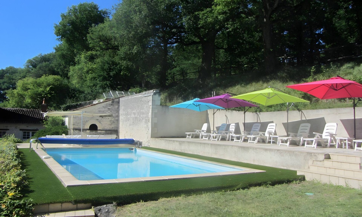 Mondion House | Country House 'Vallon' with Shared Pool, Private Terrace and Wi-Fi