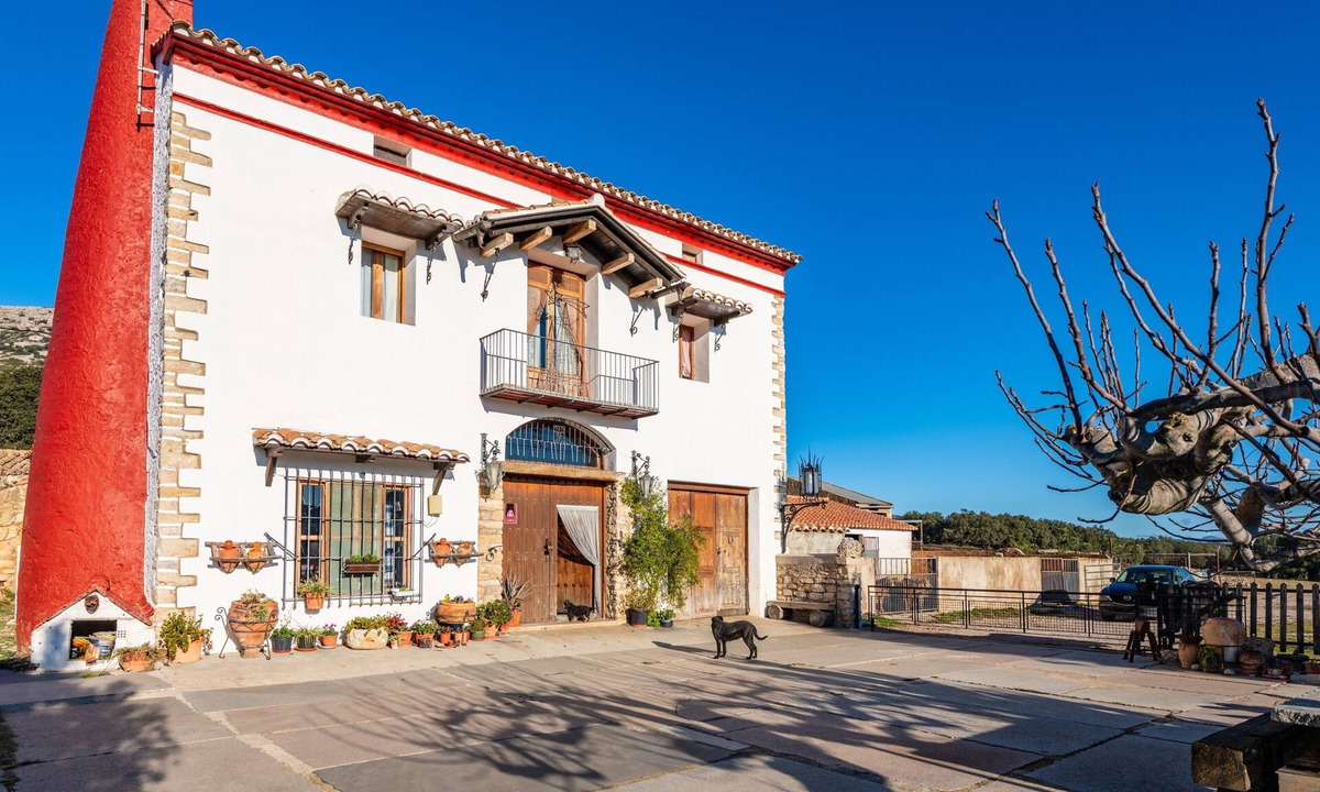 Cati House | Country House 'Vell' with Mountain View, Private Garden and Wi-Fi