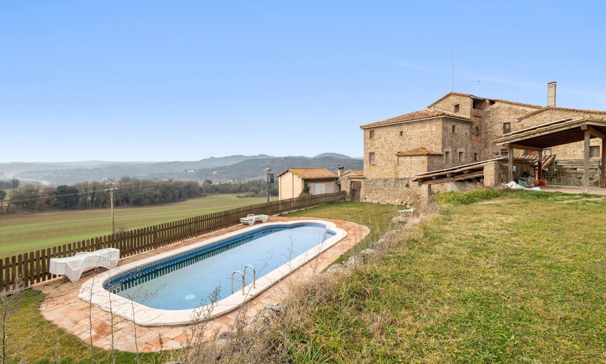 Olvan House | Country House 'Volta De Ferreres' with Mountain View, Shared Pool and Wi-Fi