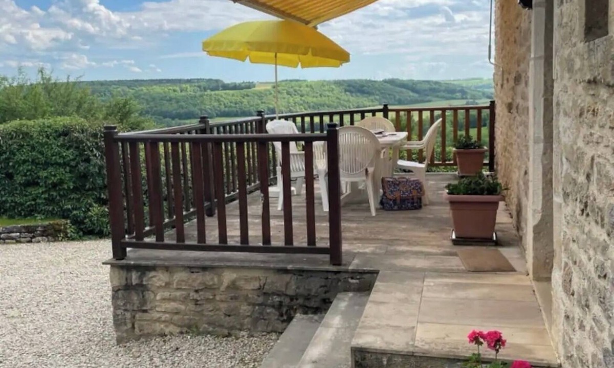 Bussy-le-Grand House | Country house with castle view