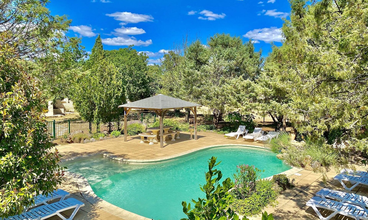 Vallerargues Villa | Country house with pool and jacuzzi. Free WIFI.
