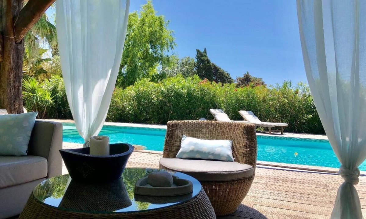 Ouveillan House | Country house with pool for 8 people in a natural setting