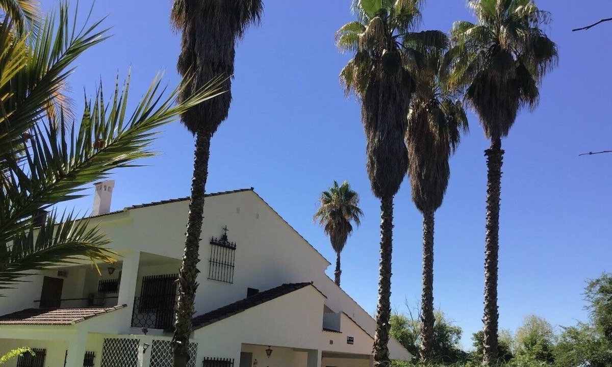 Coria Cottage | Country house with pool, ideal for families and friends (pet friendly)