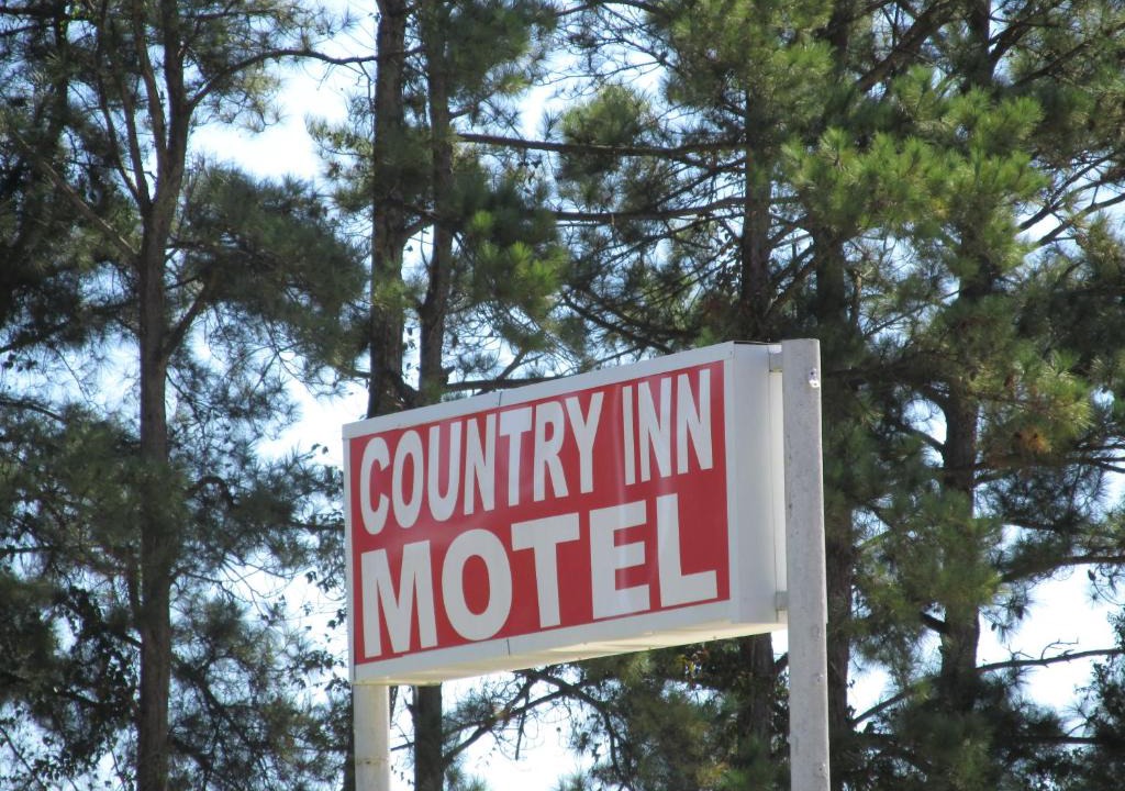 Oakdale Hotel | Country Inn Motel