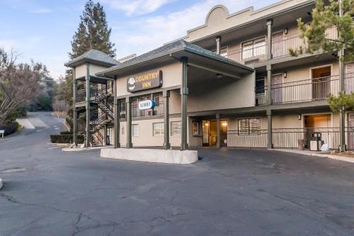 Jamestown Hotel | Country Inn Sonora