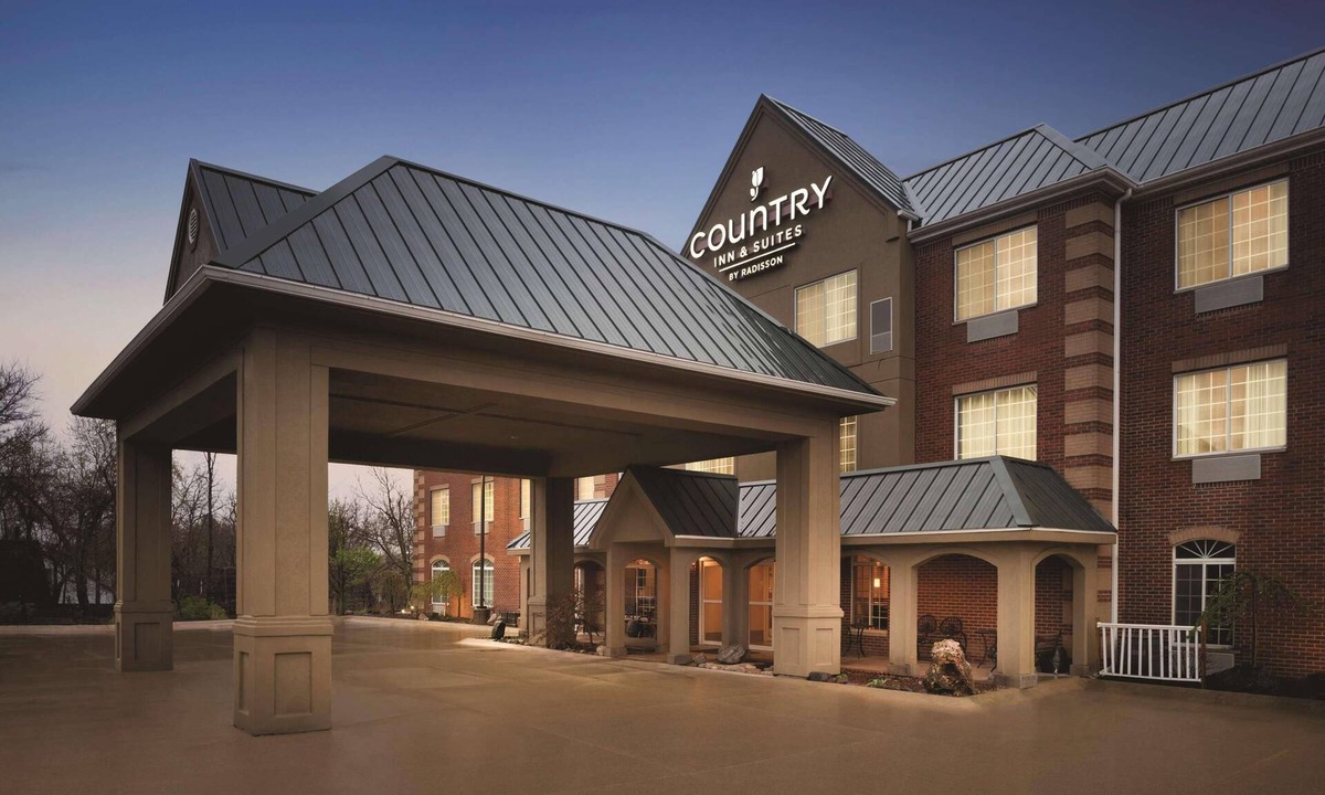 Valparaiso Hotel | Country Inn & Suites by Radisson, Valparaiso, IN