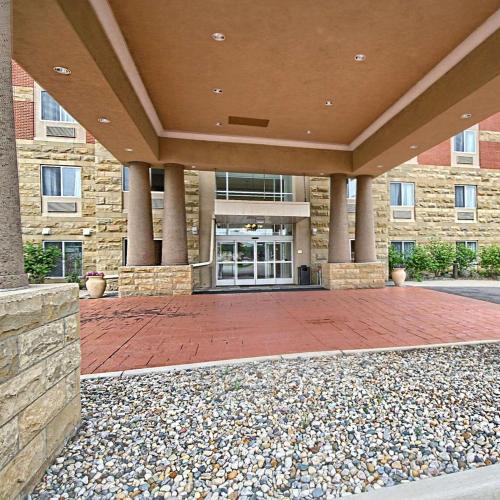 Dearborn Hotel | Country Inn & Suites by Radisson, Dearborn, MI