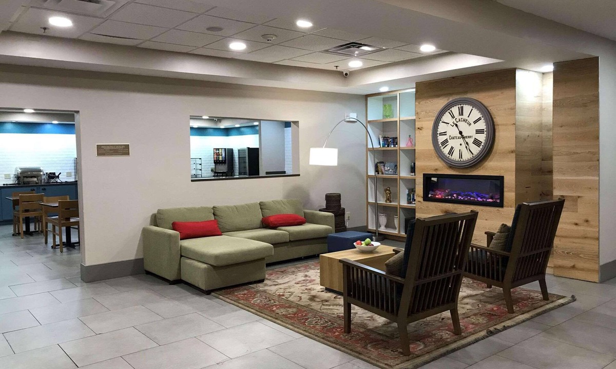 Emporia Hotel | Country Inn & Suites by Radisson, Emporia, VA