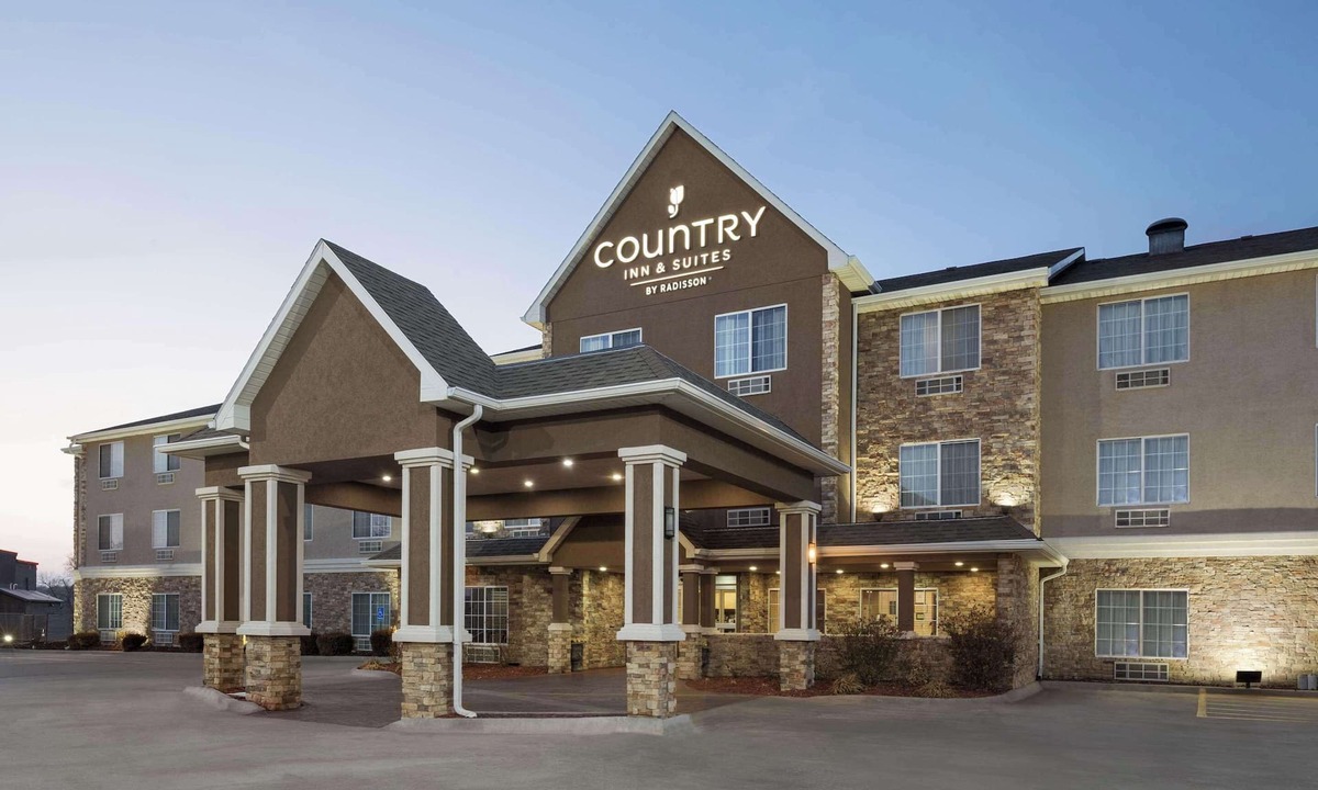 Topeka Hotel | Country Inn & Suites by Radisson, Topeka West, KS