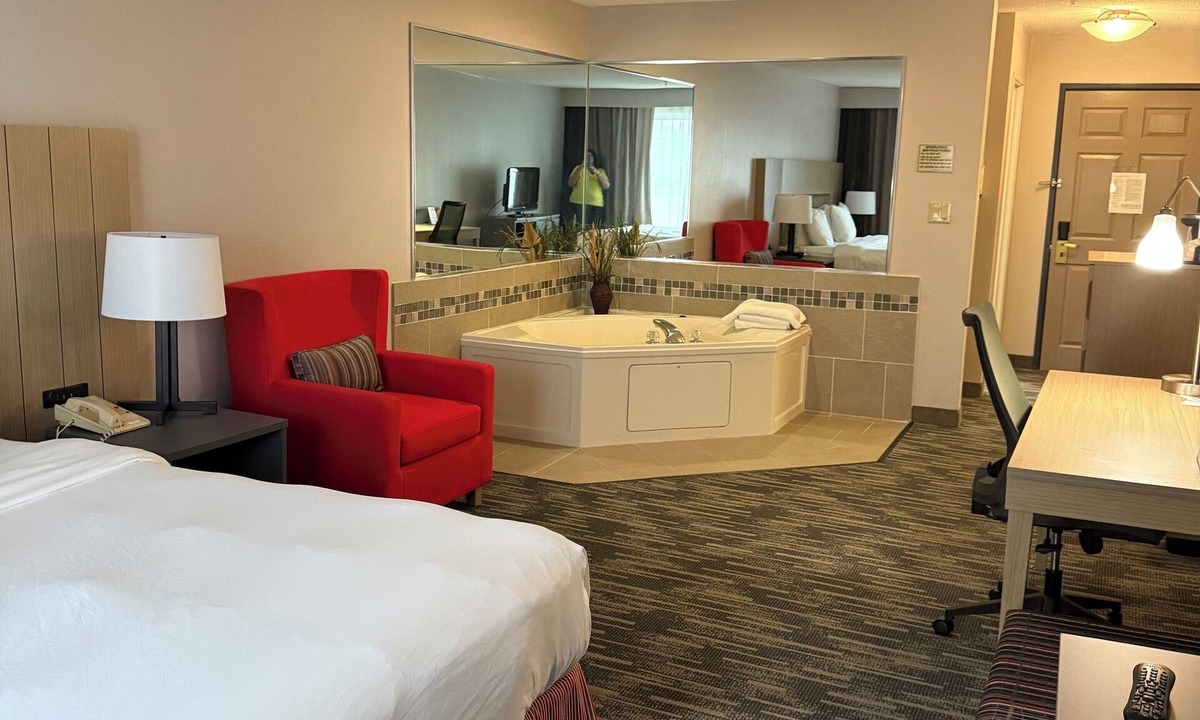 Elgin Hotel | Country Inn & Suites by Radisson, Elgin, IL