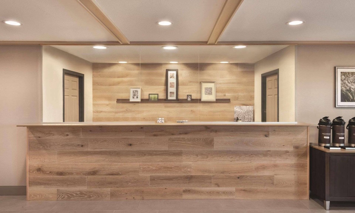 Pella Hotel | Country Inn & Suites by Radisson, Pella, IA