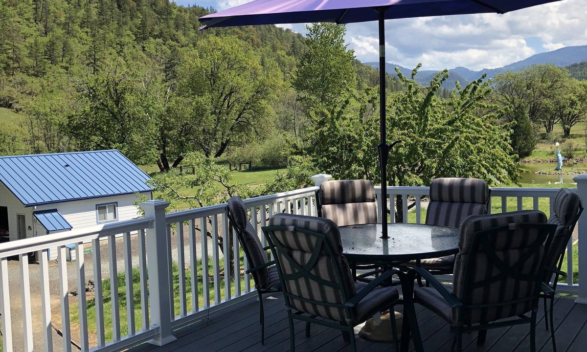 Eagle Point Bed & Breakfast | Country Living done right!