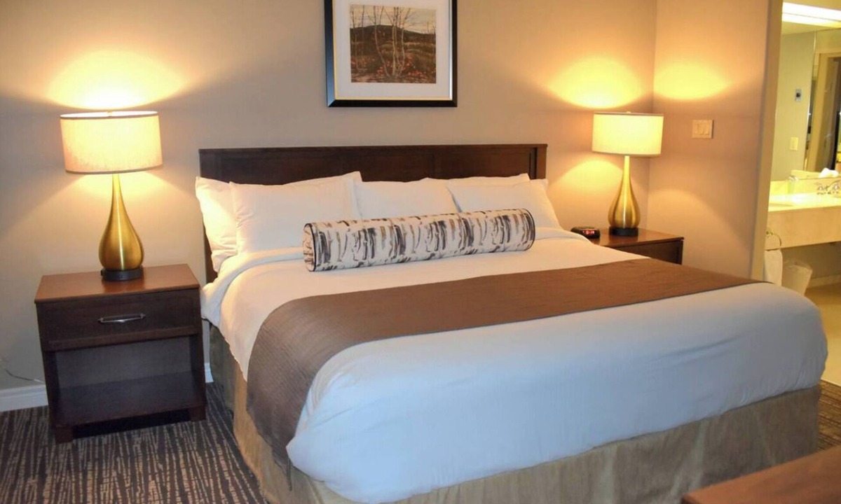 Oro-Medonte Resort | Country Resort with Pool, BBQs, with Private Suites Ski Retreat