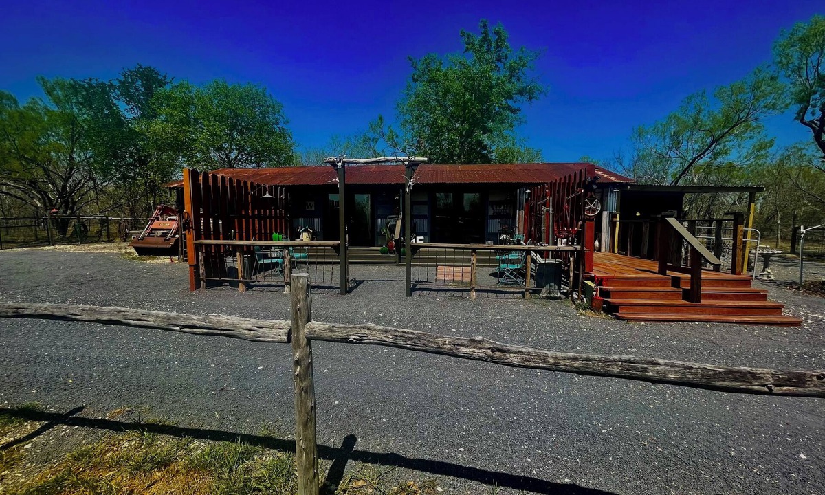 Seguin House | Country Retreat with Separate spaces for everyone!