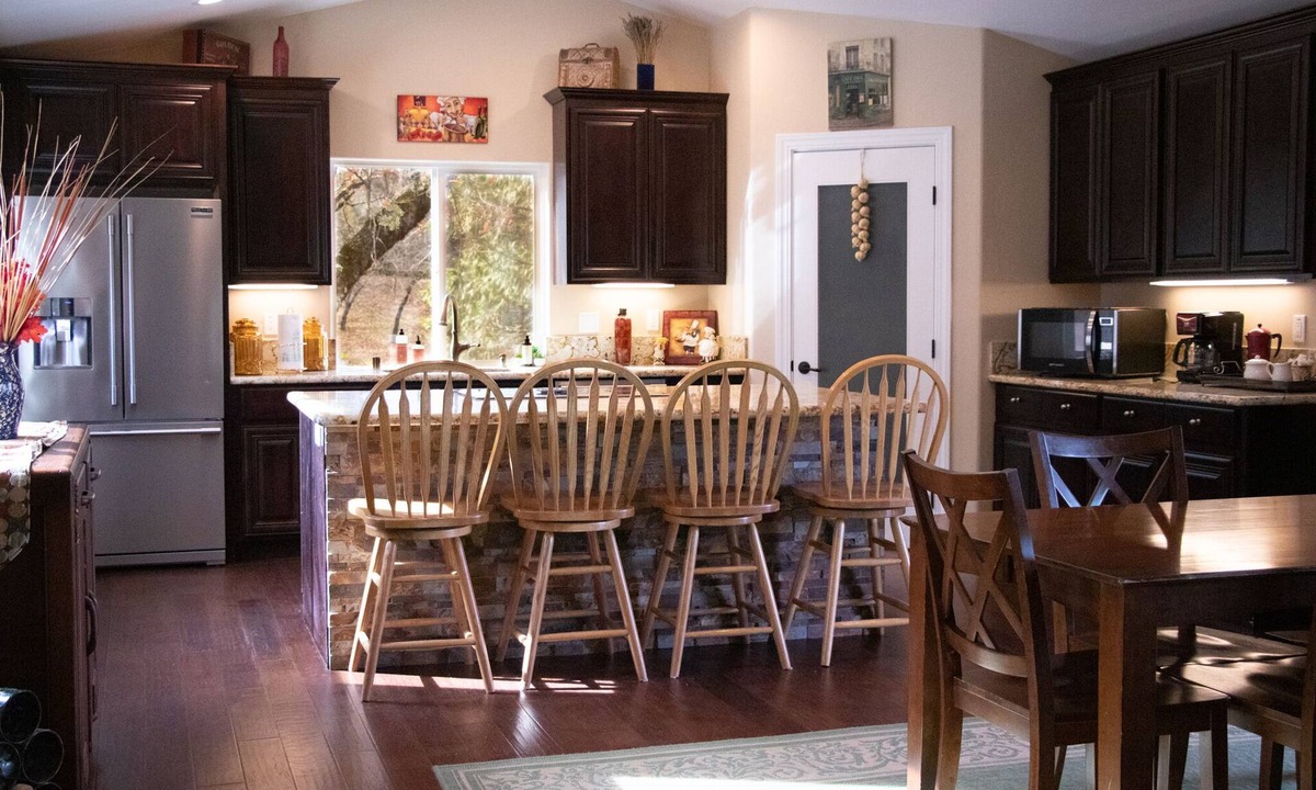 Placerville House | Country Setting in the Heart of Gold Country - Yet close to it all