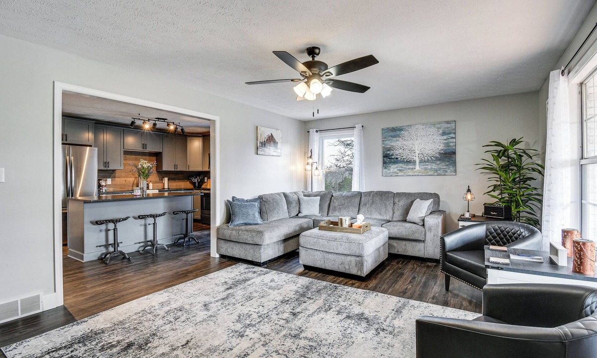 Waco House | Country Setting w/Modern Feel! Group Stay in Waco