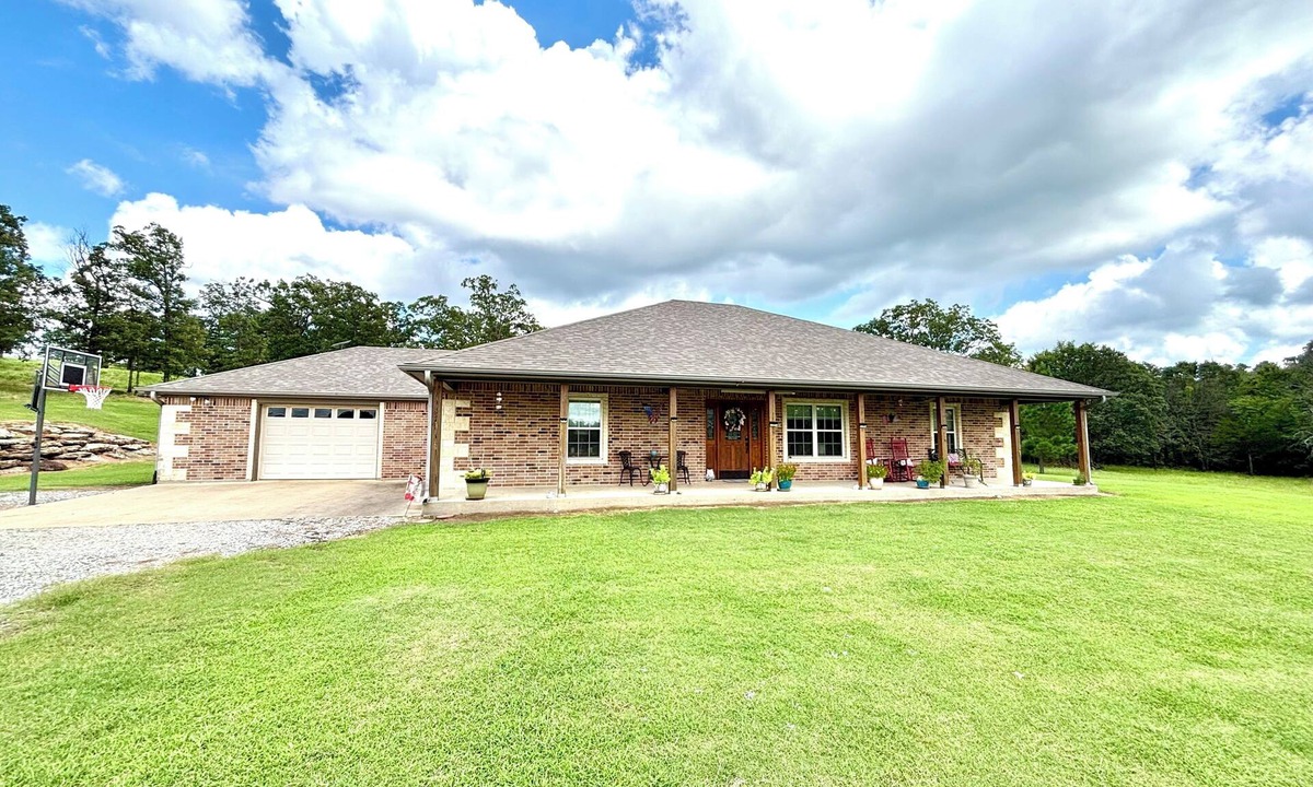 Atoka House | Country Solitude! Sleeps 10 on 7 Acres!