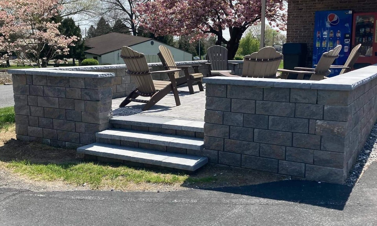 New Holland Hotel | Country Squire Inn and Suites