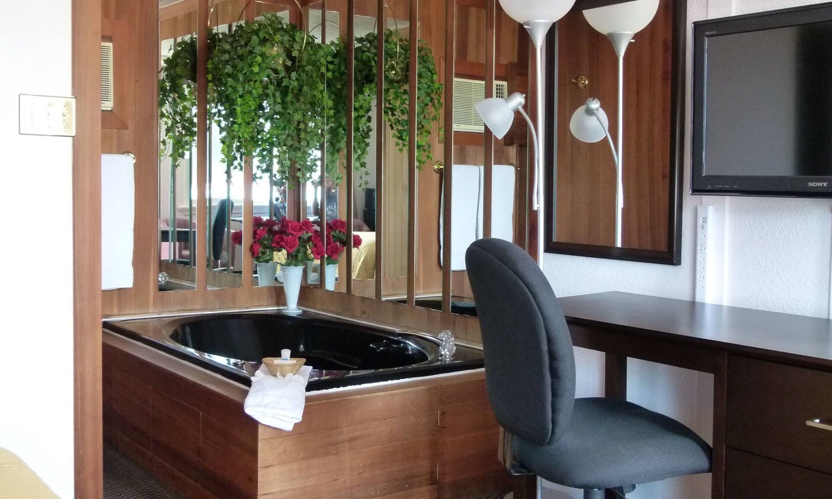 Arnprior Hotel | Country Squire Motel