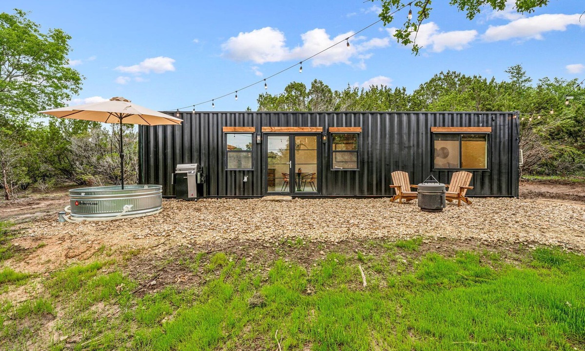 Hico Cottage | Country stay on the Creek- the perfect getaway for couples!