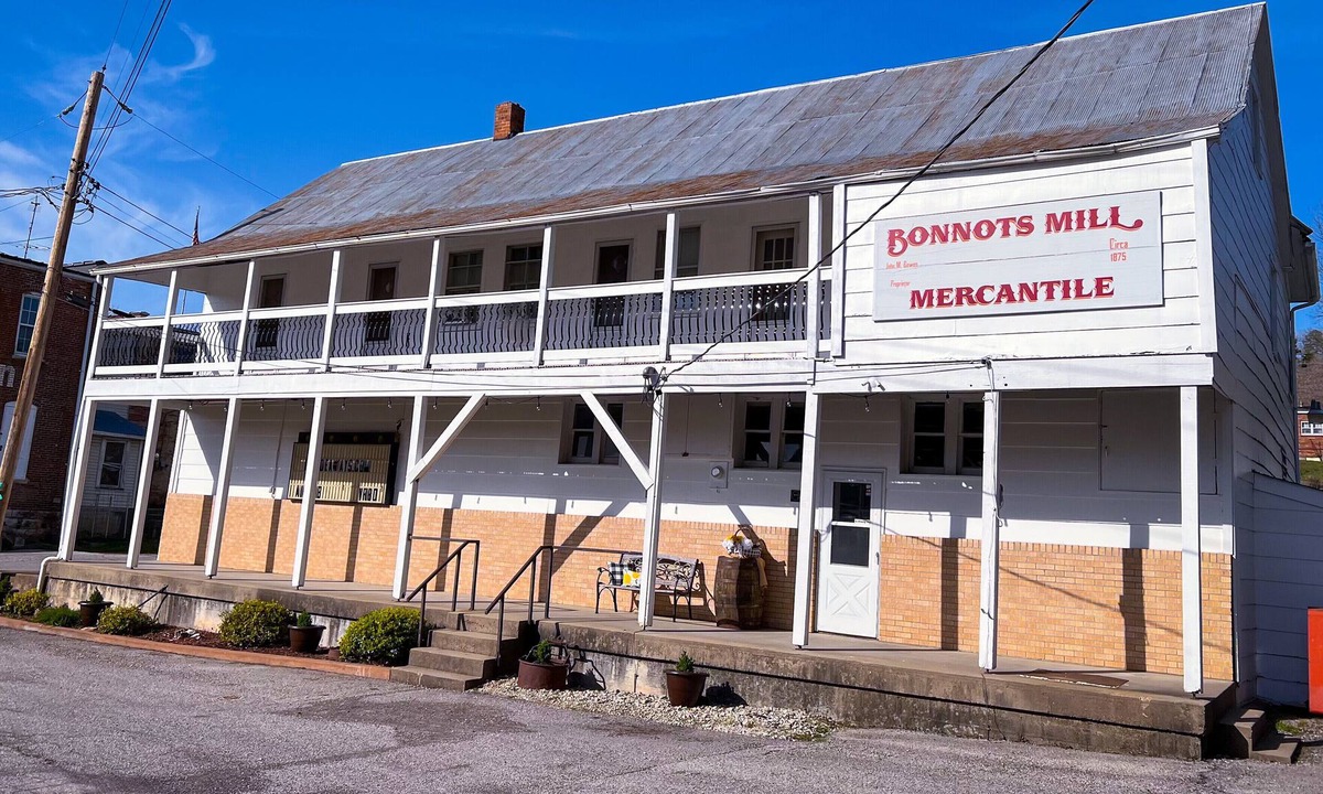 Bonnots Mill House | Country Townhouse near Osage River: Go boating, UTV gravel roading, fishing!