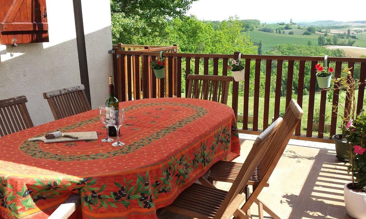 Molieres Villa | Country villa, beautiful view, above ground pool, children's play area, a lac !
