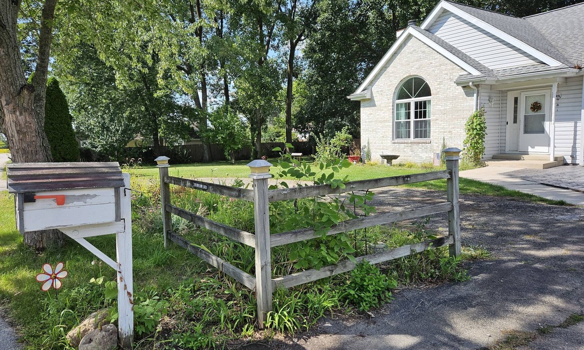 Fox Valley House | Country White House