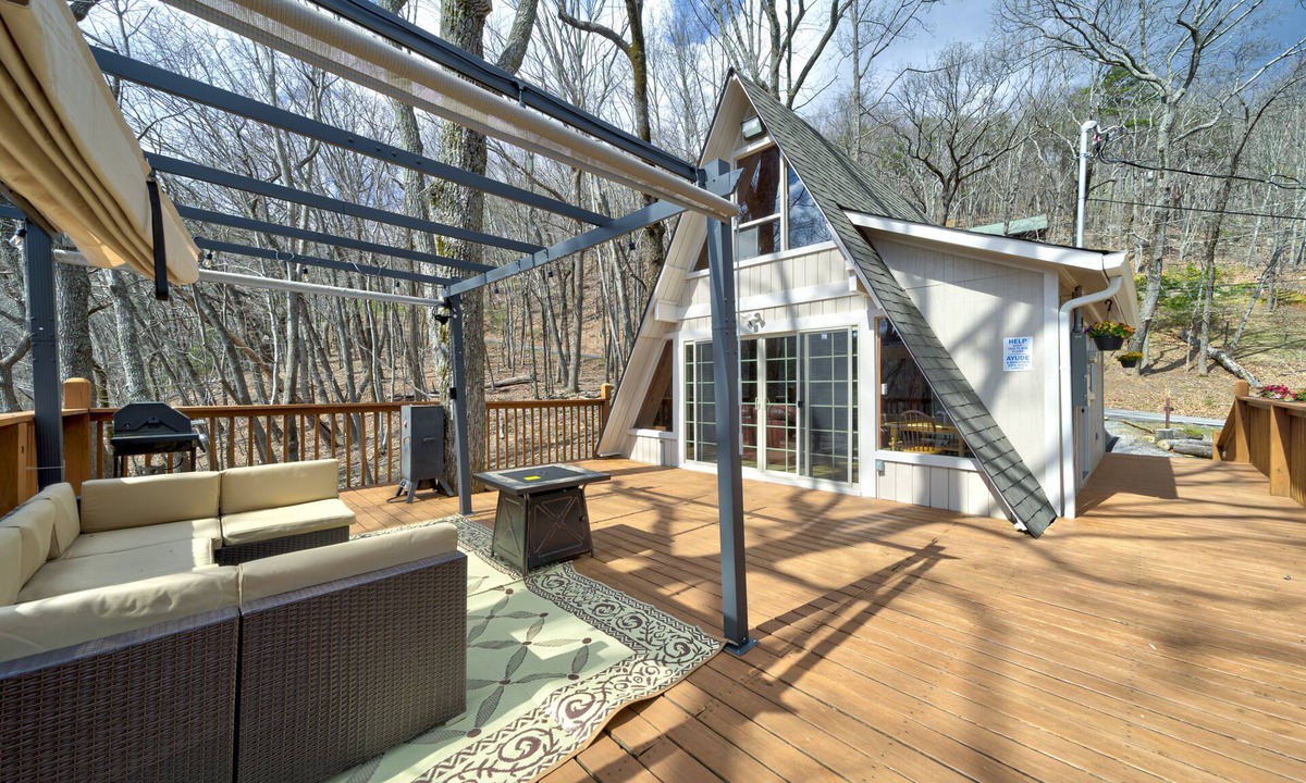 Tate House | Countryside A-frame with alfresco deck, and amazing views.