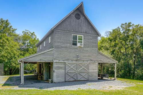 Louisa House | Countryside Barndominium in Virginia w/Patio