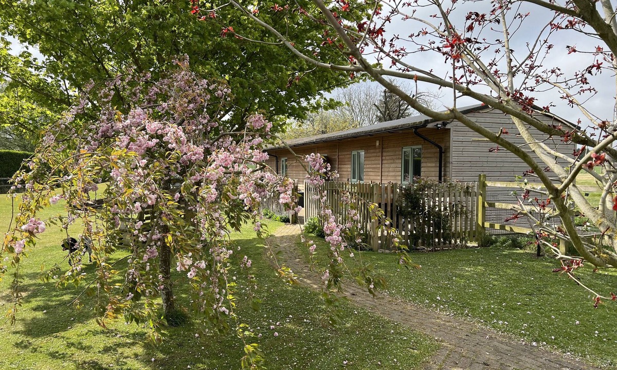 Faversham House | Countryside Cottage with Views Across Fields