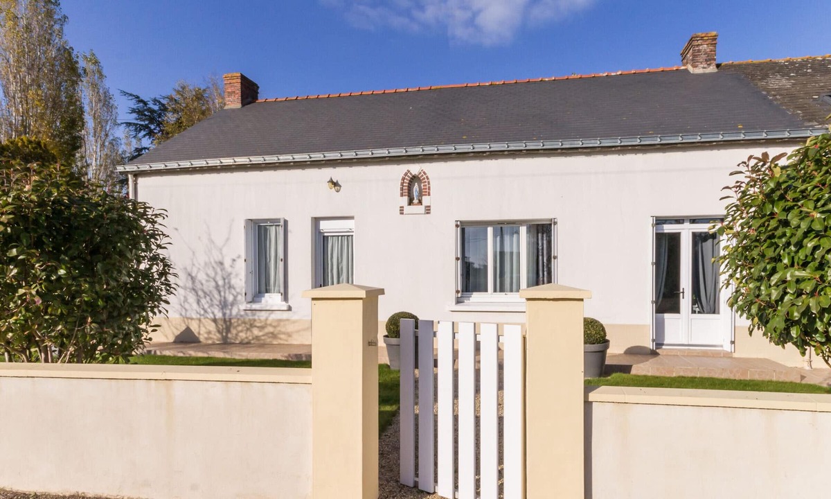 Grand-Auverne Cottage | Countryside Cottage with Private Terrace and Garden, Near Châteaubriant