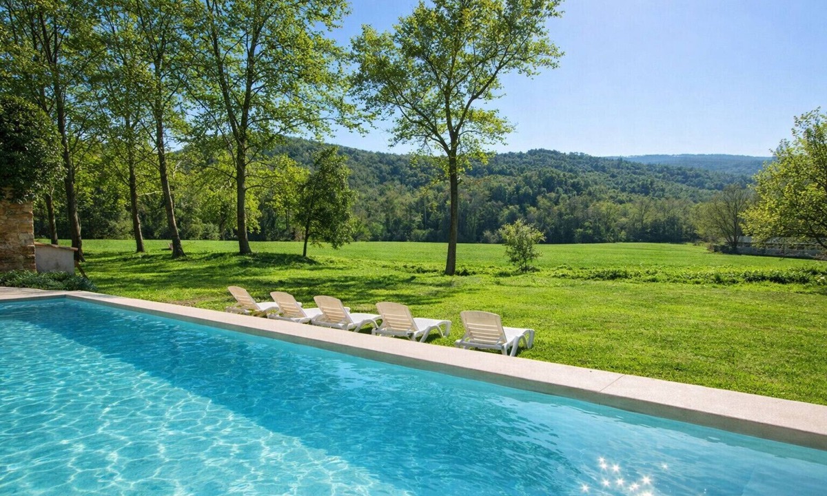 Sant Feliu de Pallerols Villa | Countryside Delight between Girona and France