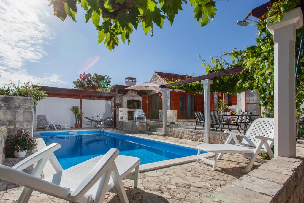 Donje Selo House | Countryside Family Villa with Private Pool