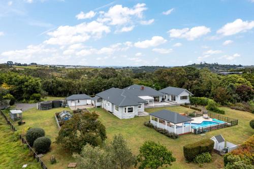 Whitford House | Countryside Haven Retreat with Pool and Deck