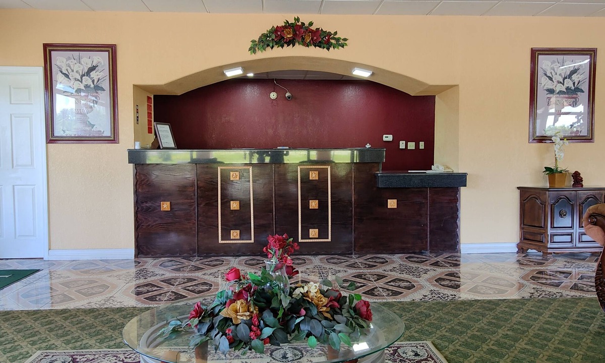 Idabel Hotel | Countryside Inn & Suites