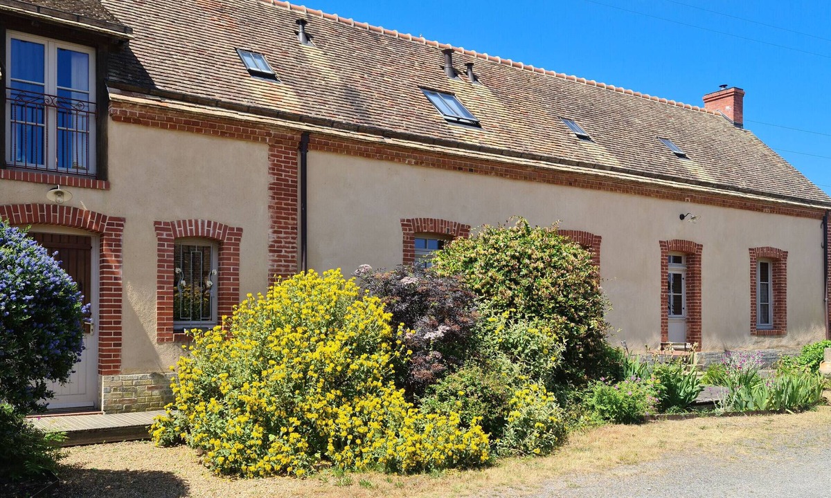 Connerre Cottage | Countryside Retreat Near Le Mans - Restored Longère with Modern Amenities