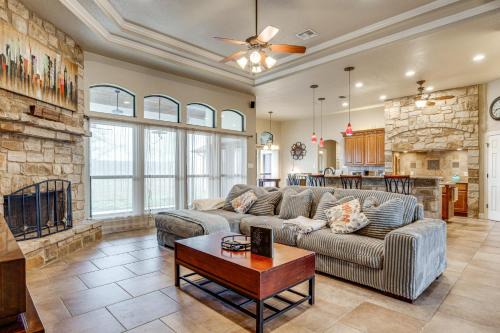 Sutherland Springs House | Countryside Retreat! Spacious Home in La Vernia