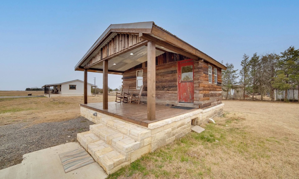 Westminster Cabin | Couple’s Getaway w/Ranch Views - Near Lavon Lake!