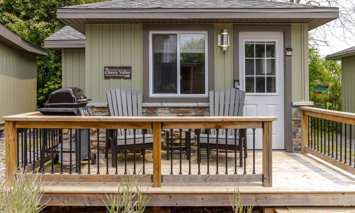 Bloomfield House | Couple`s Romantic PEC Getaway