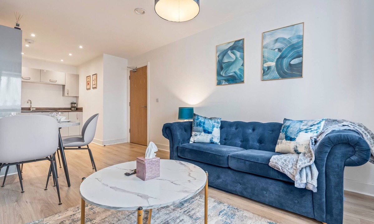 Coventry Apartment | Couples- Business- Sleeps 2- Pets- WiFi- Parking